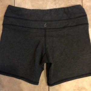 Lululemon shorts EUC 6